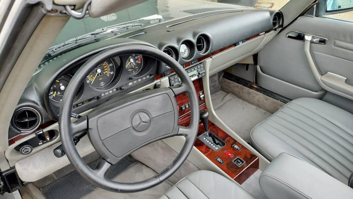 Mercedes-Benz 380 Cabrio 380 SL Roadster (8)