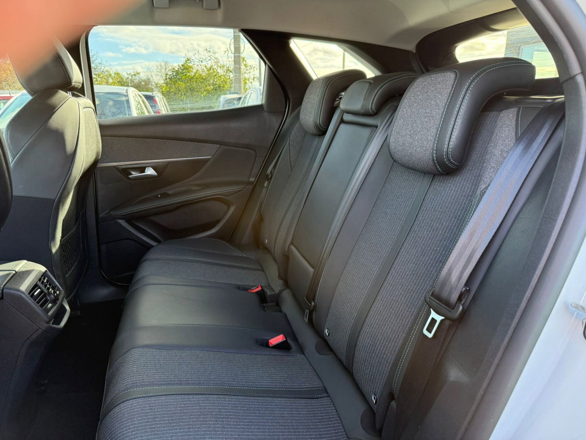 Peugeot 3008 BlueHDi 130 S&S Allure (11)