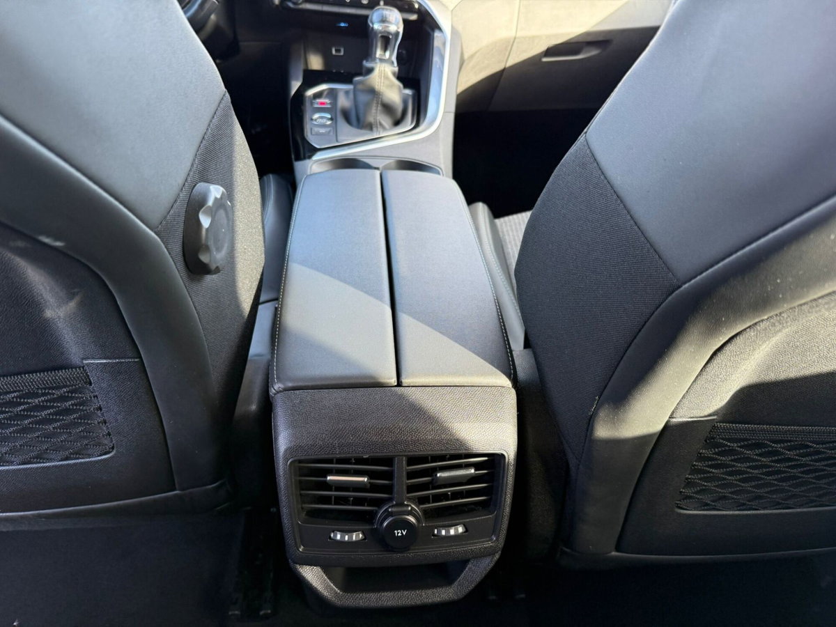 Peugeot 3008 BlueHDi 130 S&S Allure (13)