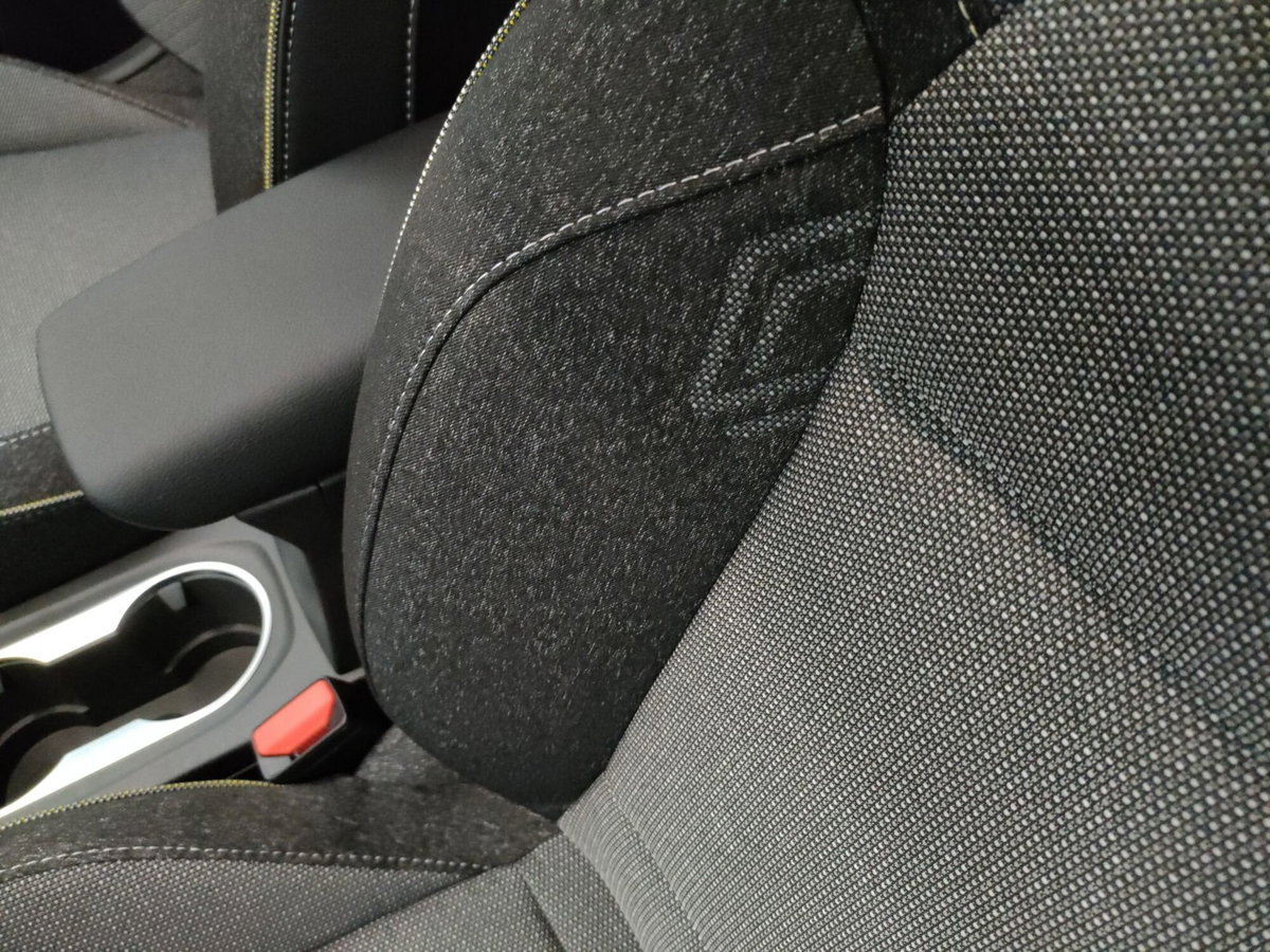 Renault Captur 1.0 eco-g Techno 100cv (17)