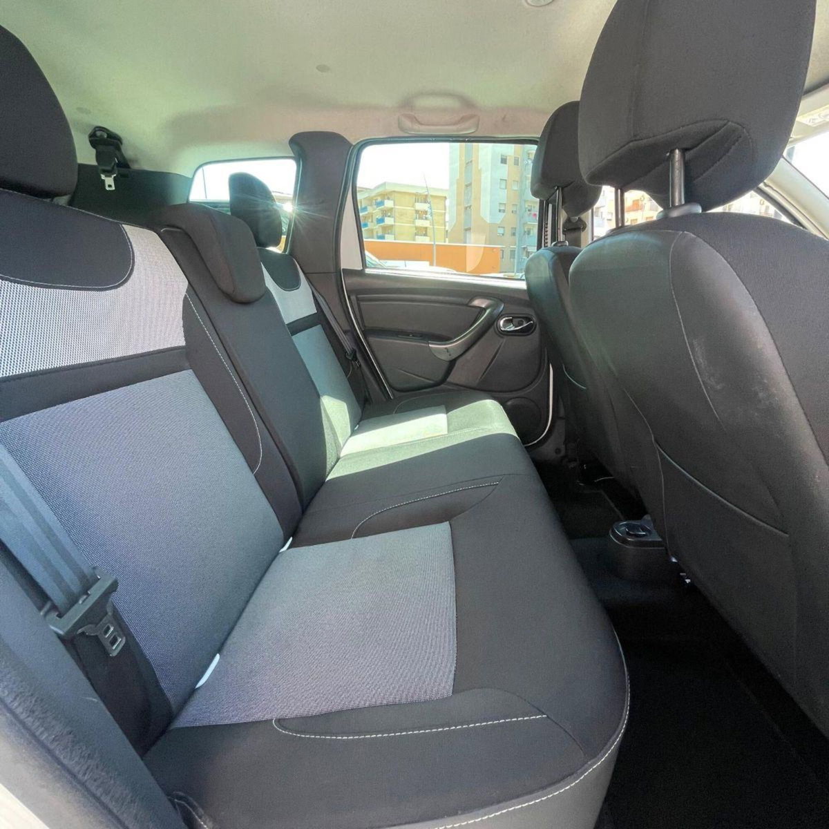Dacia Duster 1.5 dCi 110CV Start&Stop 4x2 Prestige (6)
