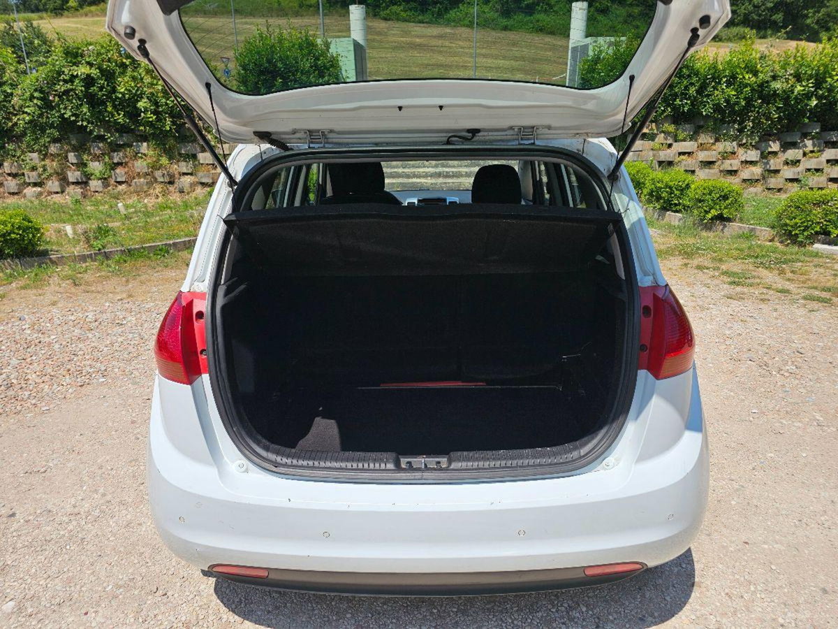 Kia Venga 1.4 GPL Cool (9)
