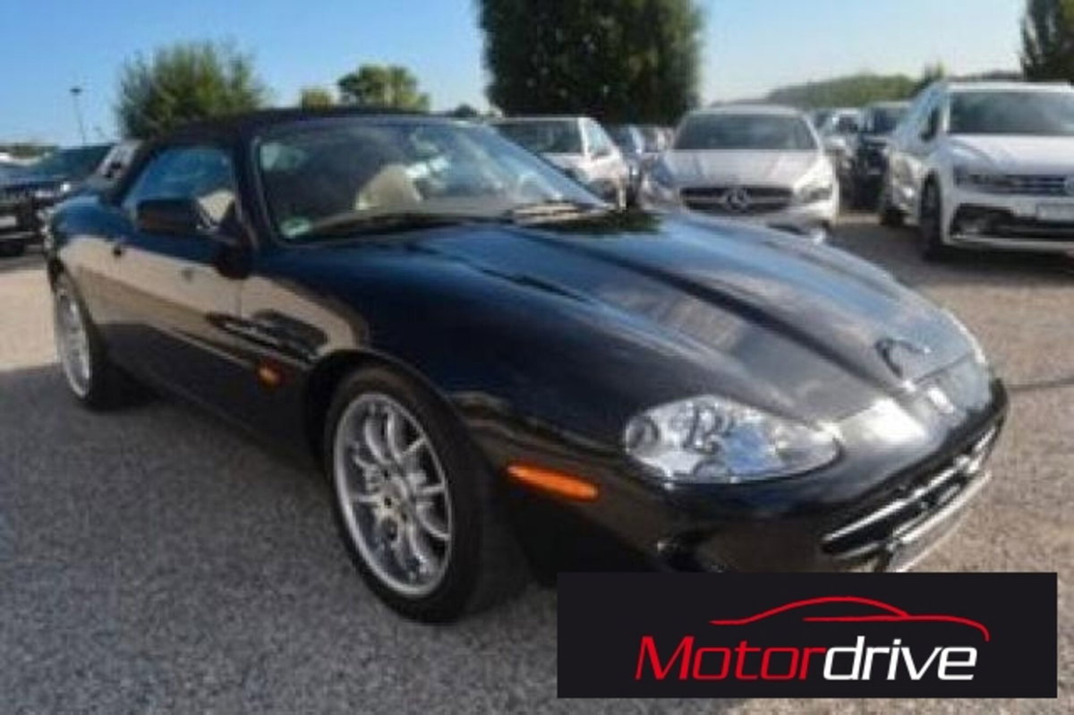 Jaguar XK8 4.0 Convertibile (2)
