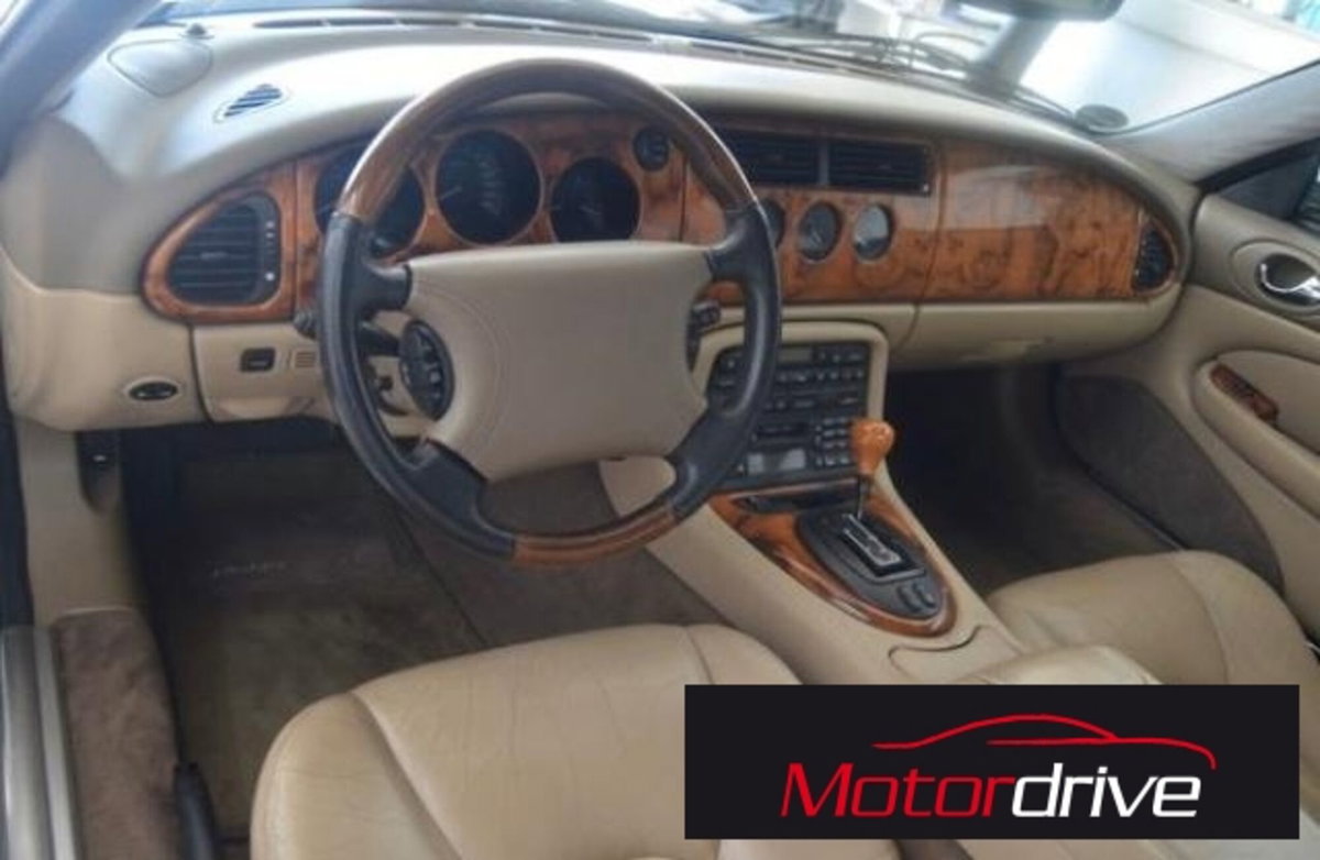 Jaguar XK8 4.0 Convertibile (5)