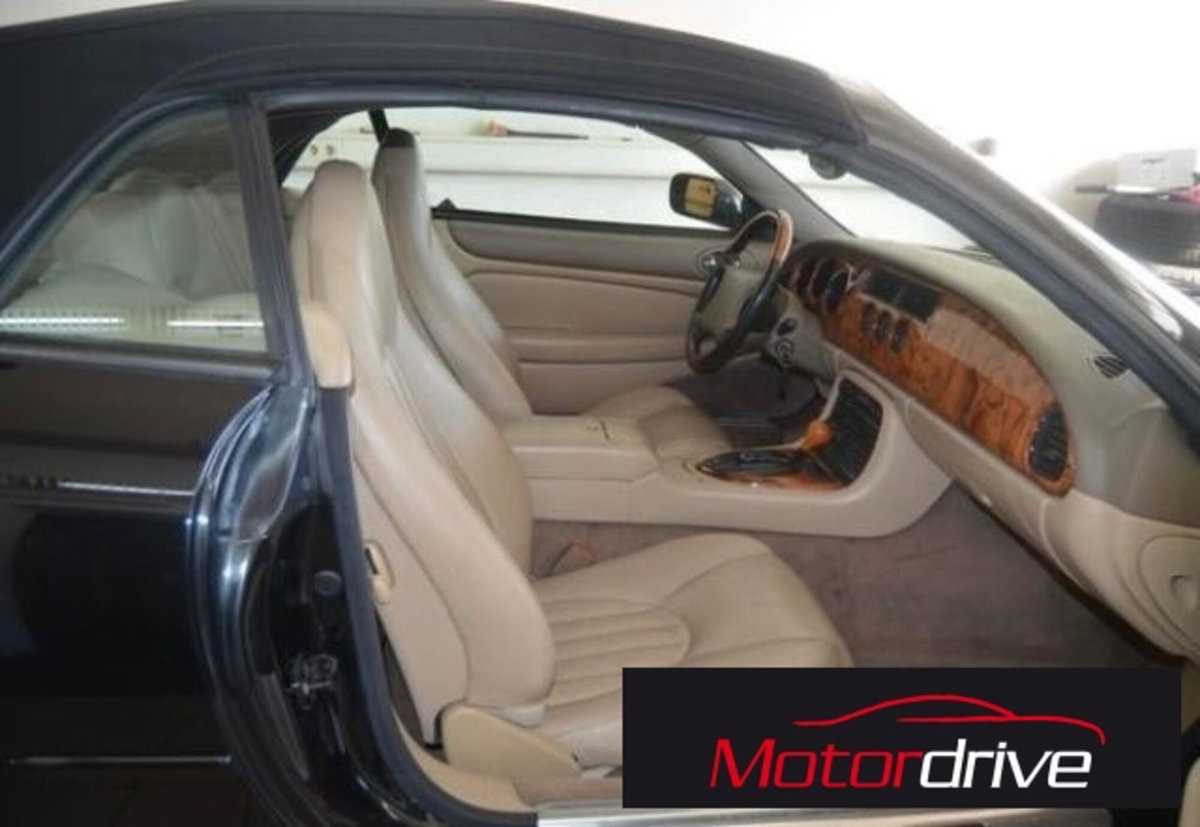 Jaguar XK8 4.0 Convertibile (7)