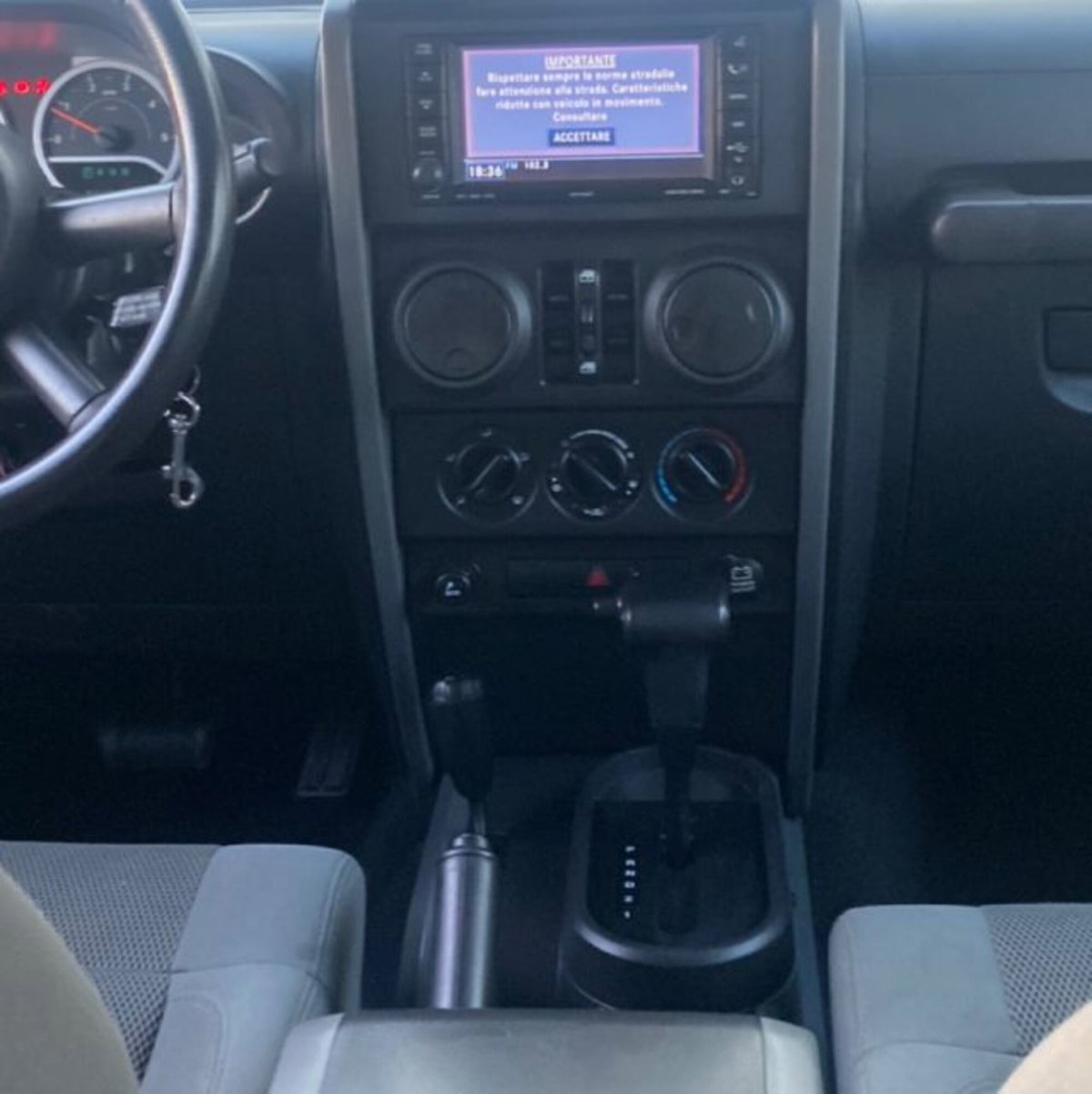 Jeep Wrangler Unlimited 2.8 CRD Sahara (11)