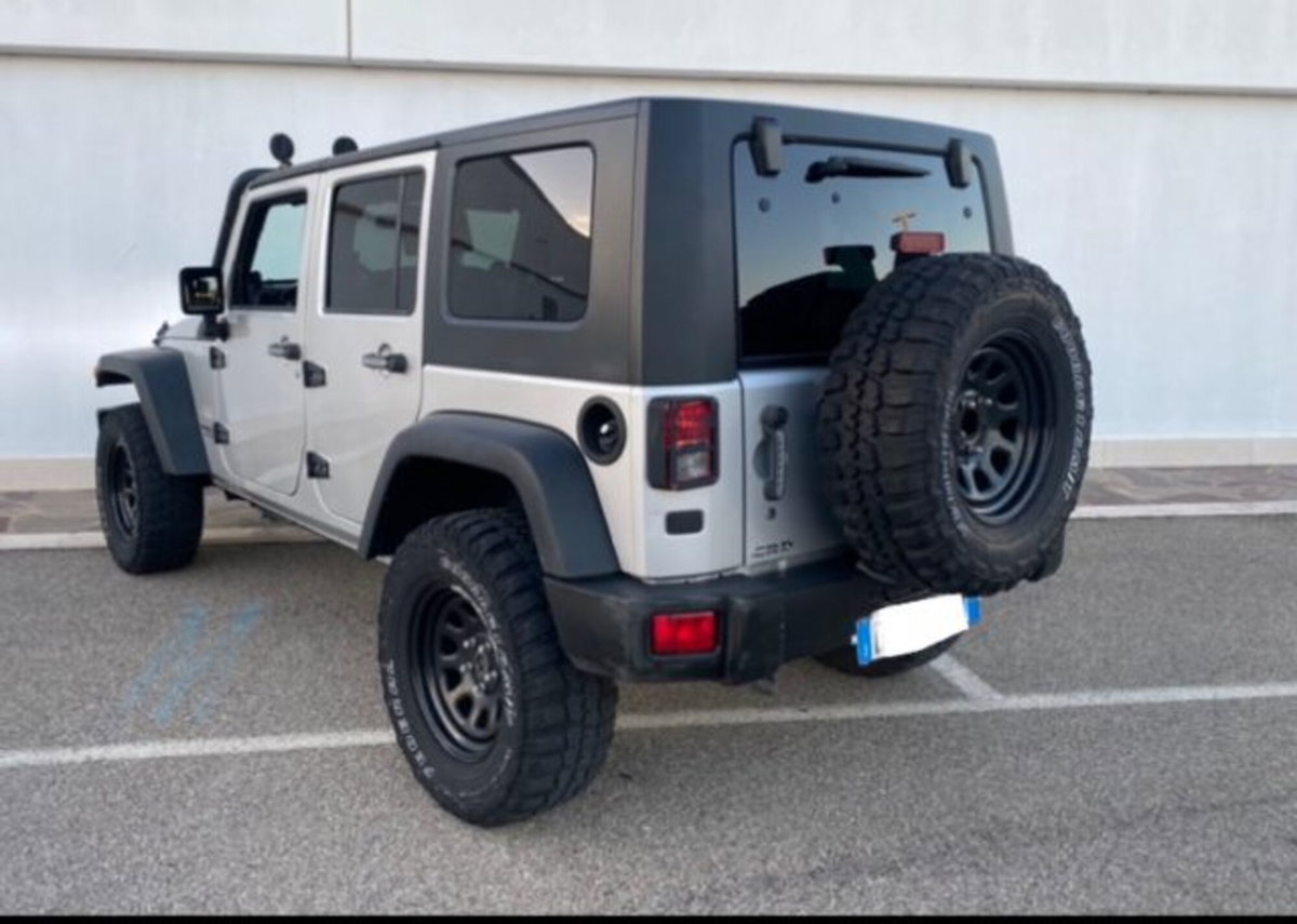 Jeep Wrangler Unlimited 2.8 CRD Sahara (2)