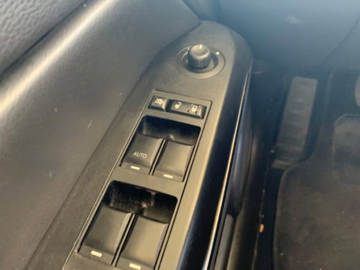 Jeep Compass 2.2 CRD Limited 2WD (9)