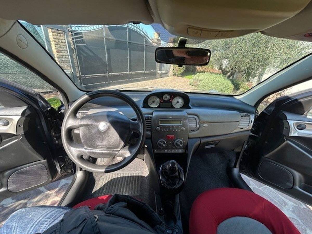 Lancia Ypsilon Multijet 16V Oro (10)