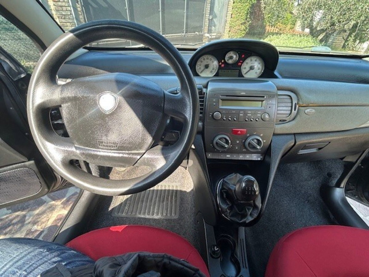 Lancia Ypsilon Multijet 16V Oro (11)