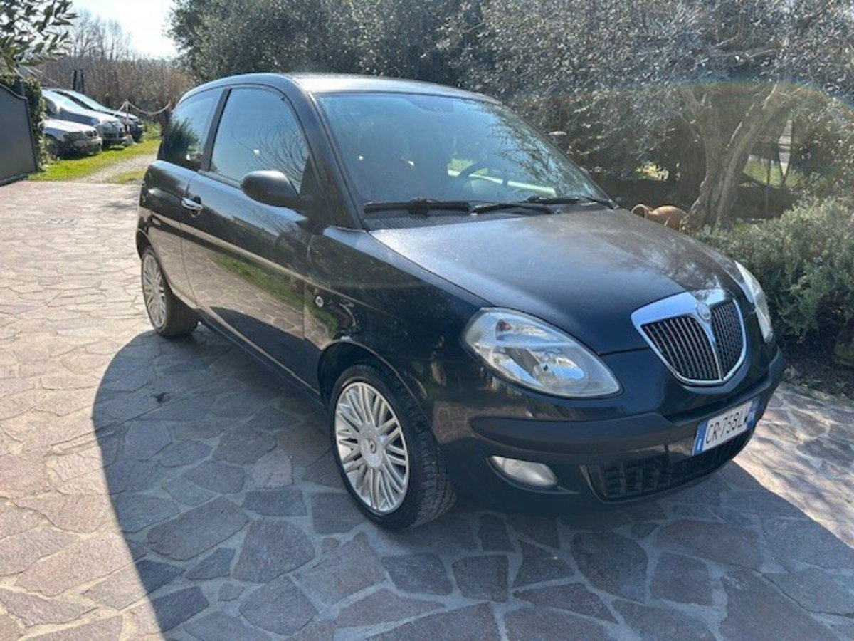 Lancia Ypsilon Multijet 16V Oro (2)
