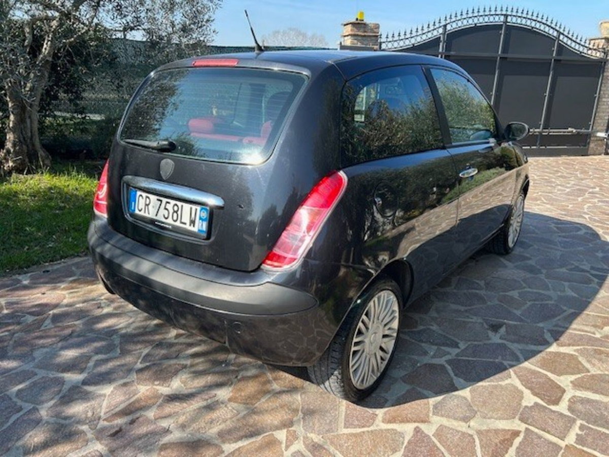 Lancia Ypsilon Multijet 16V Oro (3)