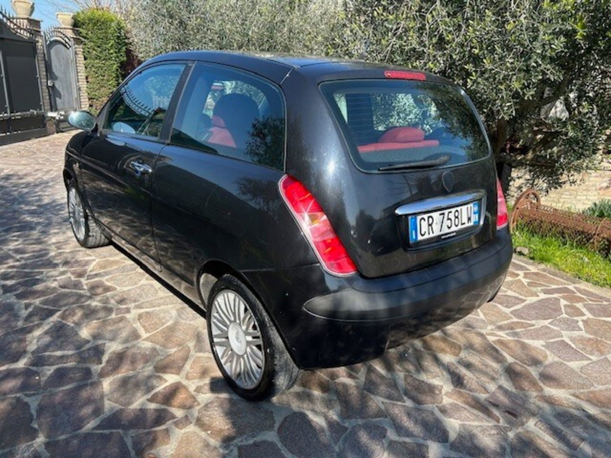 Lancia Ypsilon Multijet 16V Oro (4)