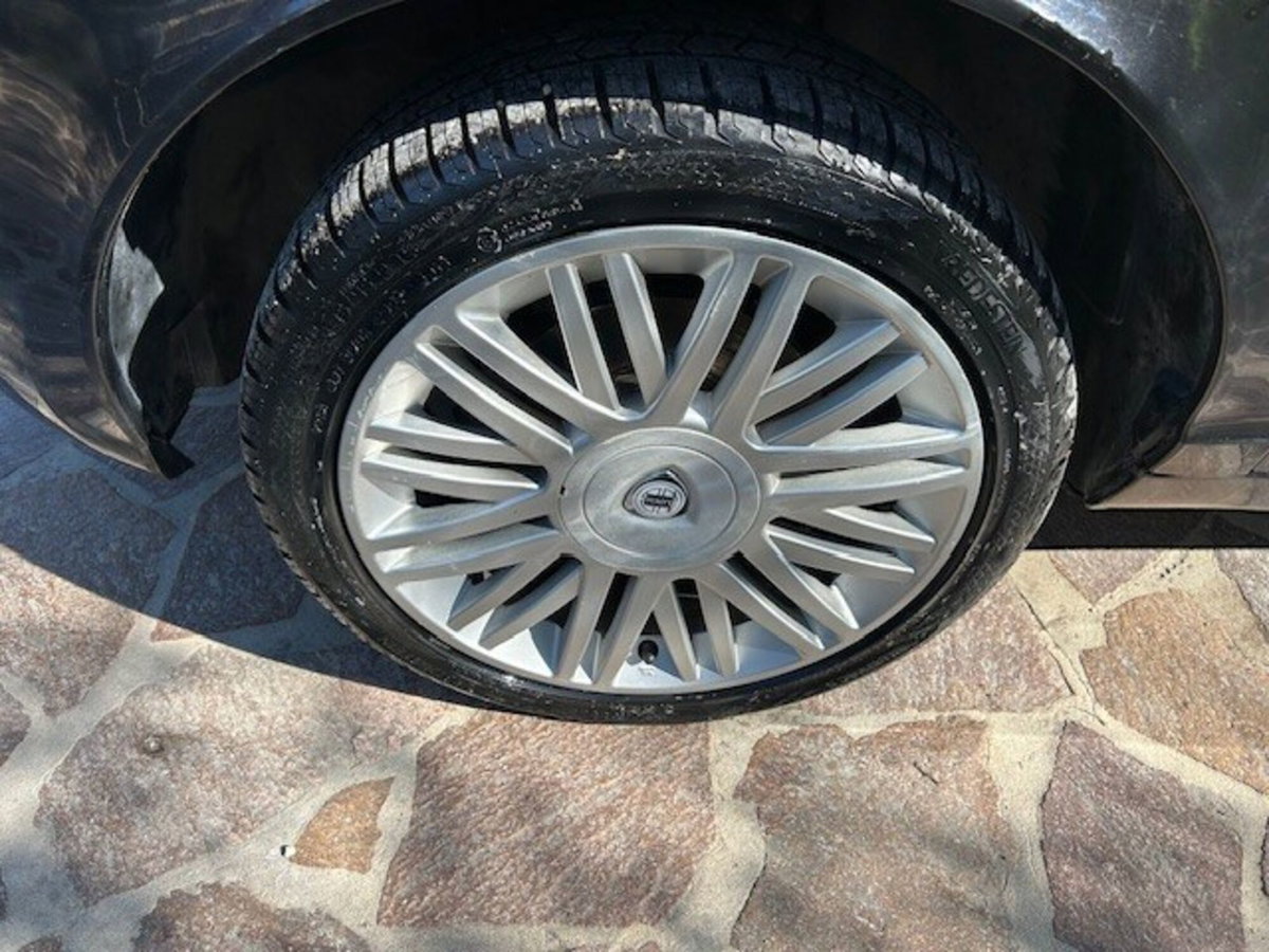 Lancia Ypsilon Multijet 16V Oro (7)