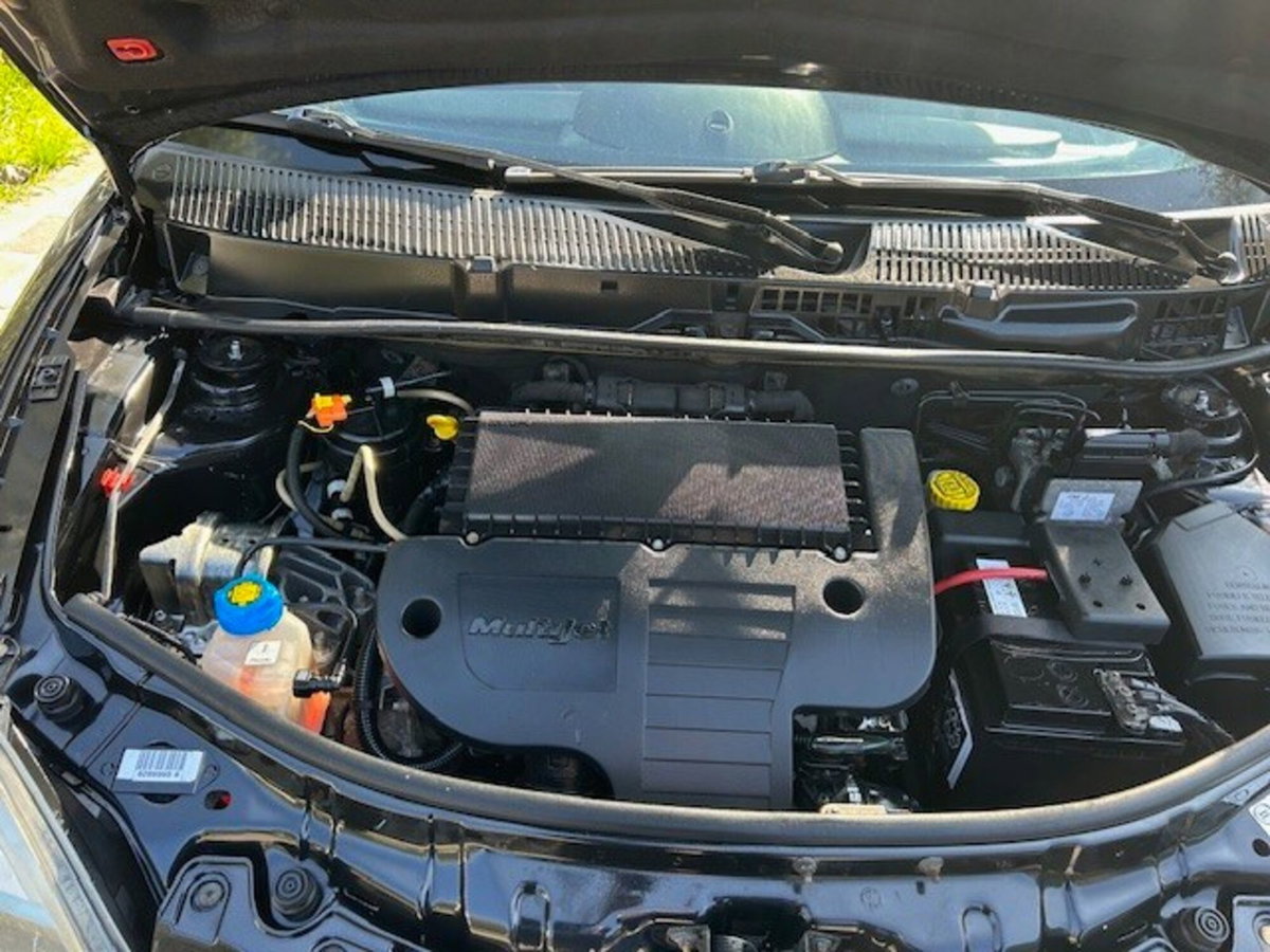 Lancia Ypsilon Multijet 16V Oro (8)