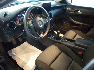 Mercedes-Benz GLA SUV 180 Business (6)