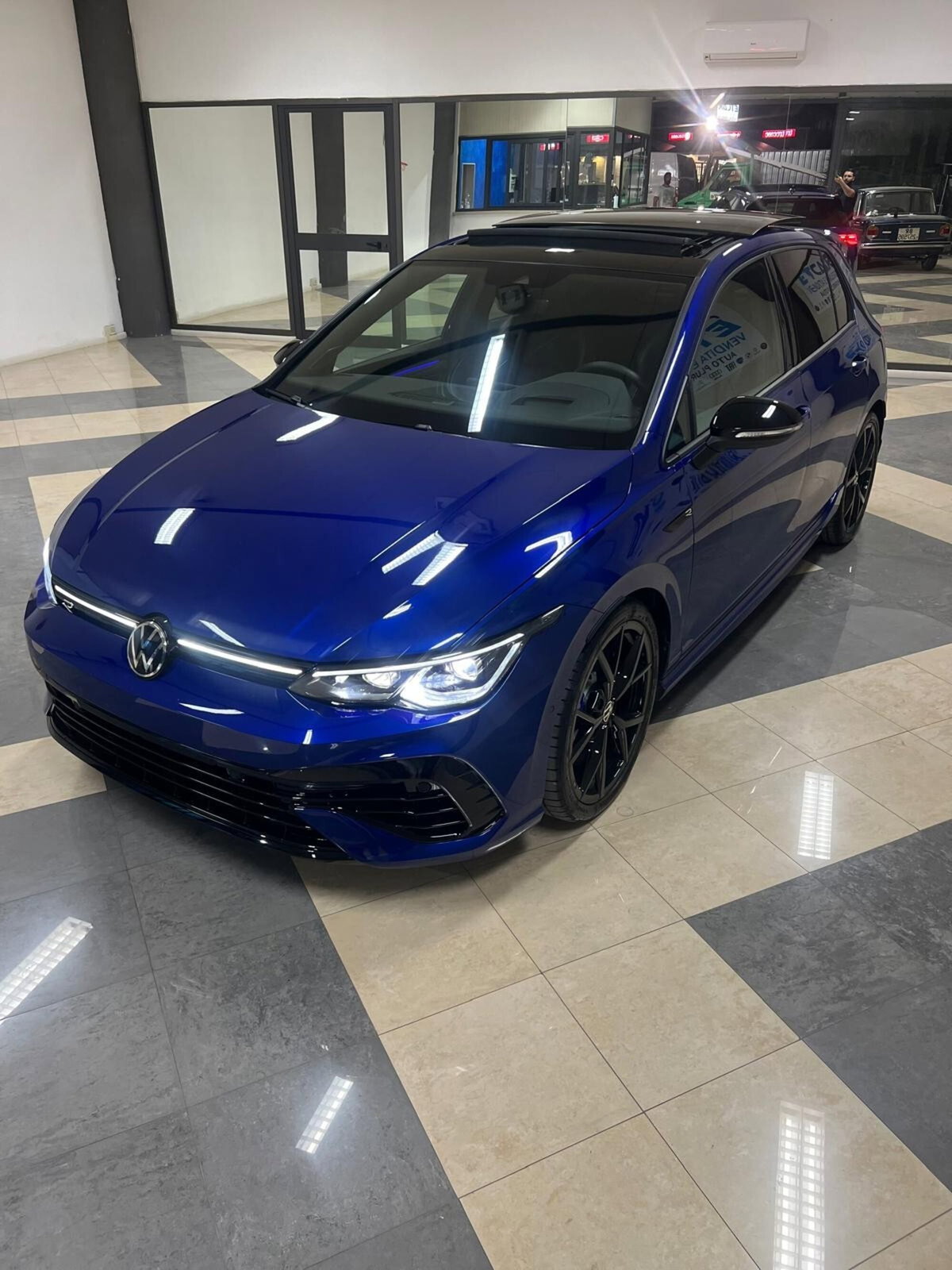 Volkswagen Golf 2.0 TSI R DSG 4Motion 20 years (6)