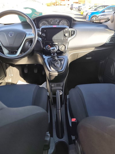 Lancia Ypsilon 1.0 FireFly 5 porte S&S Hybrid Gold Plus (9)