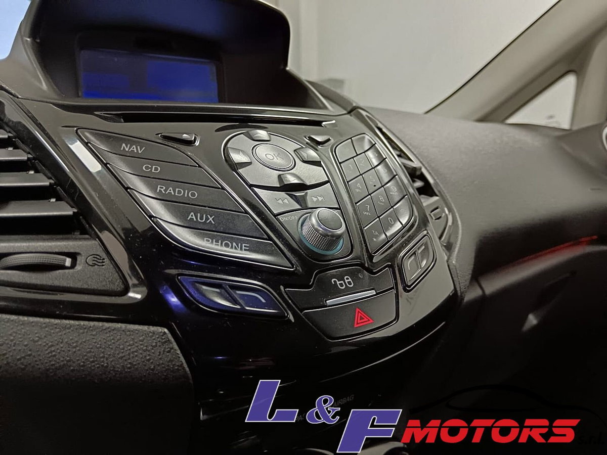 Ford Fiesta 1.5 TDCi 75CV 5 porte Titanium (16)