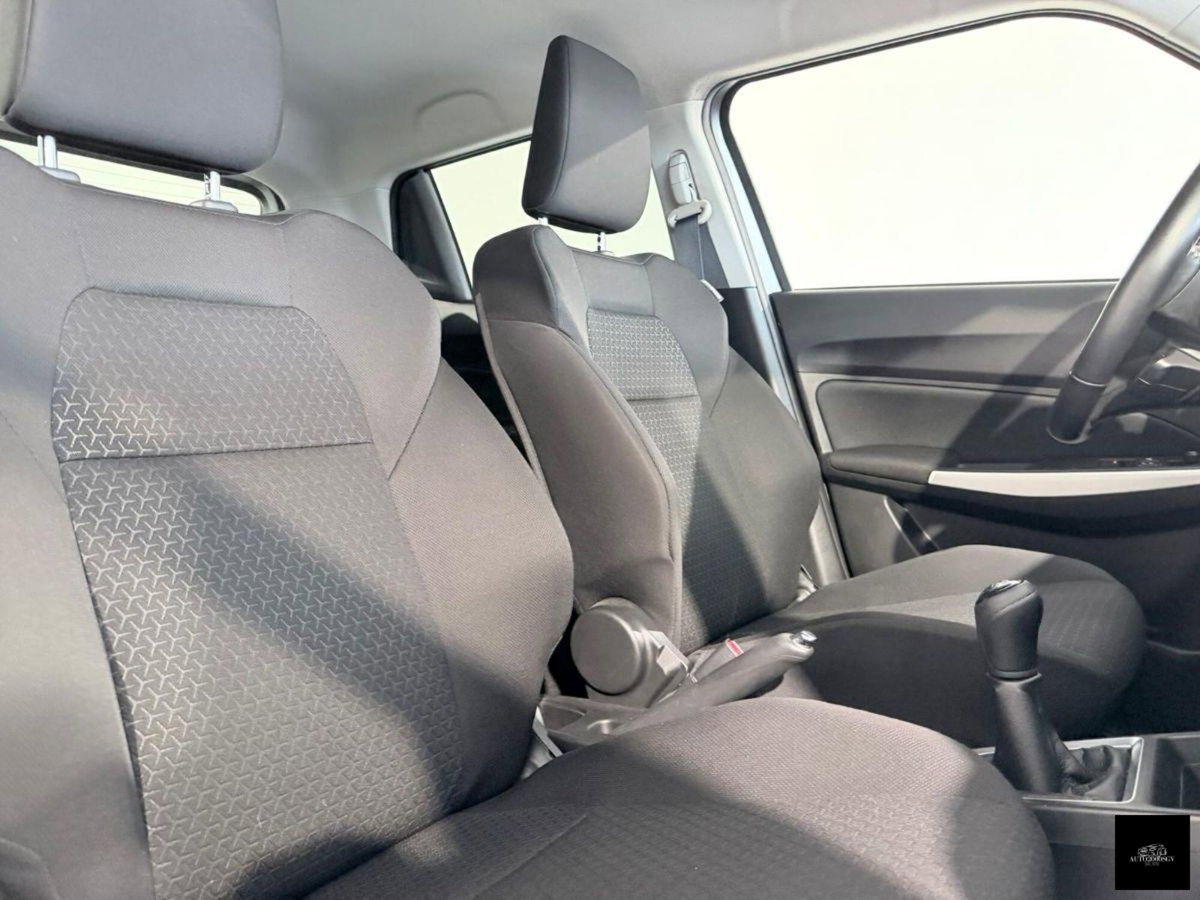 Suzuki Swift 1.2 Hybrid Easy Top (9)