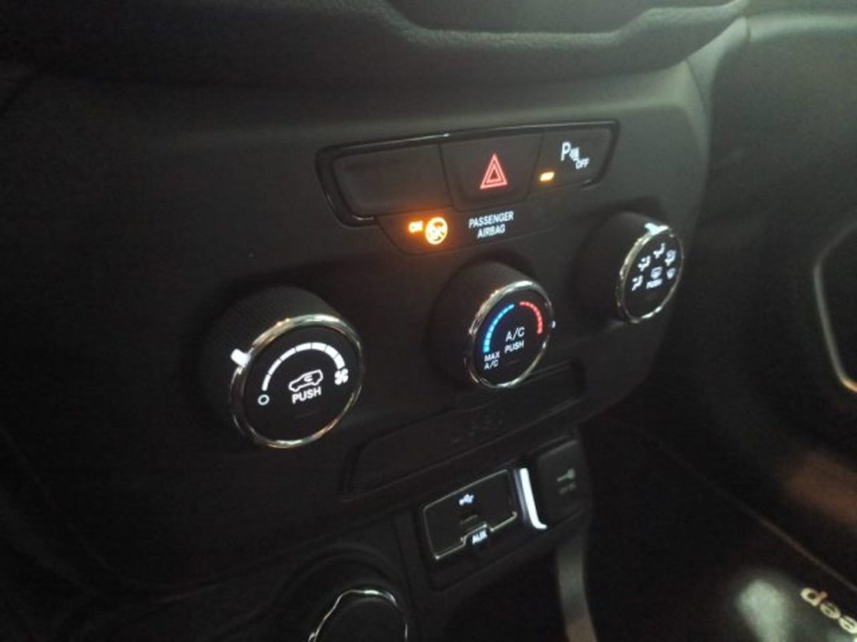 Jeep Renegade 2.0 Mjt 140CV 4WD Active Drive Longitude (11)