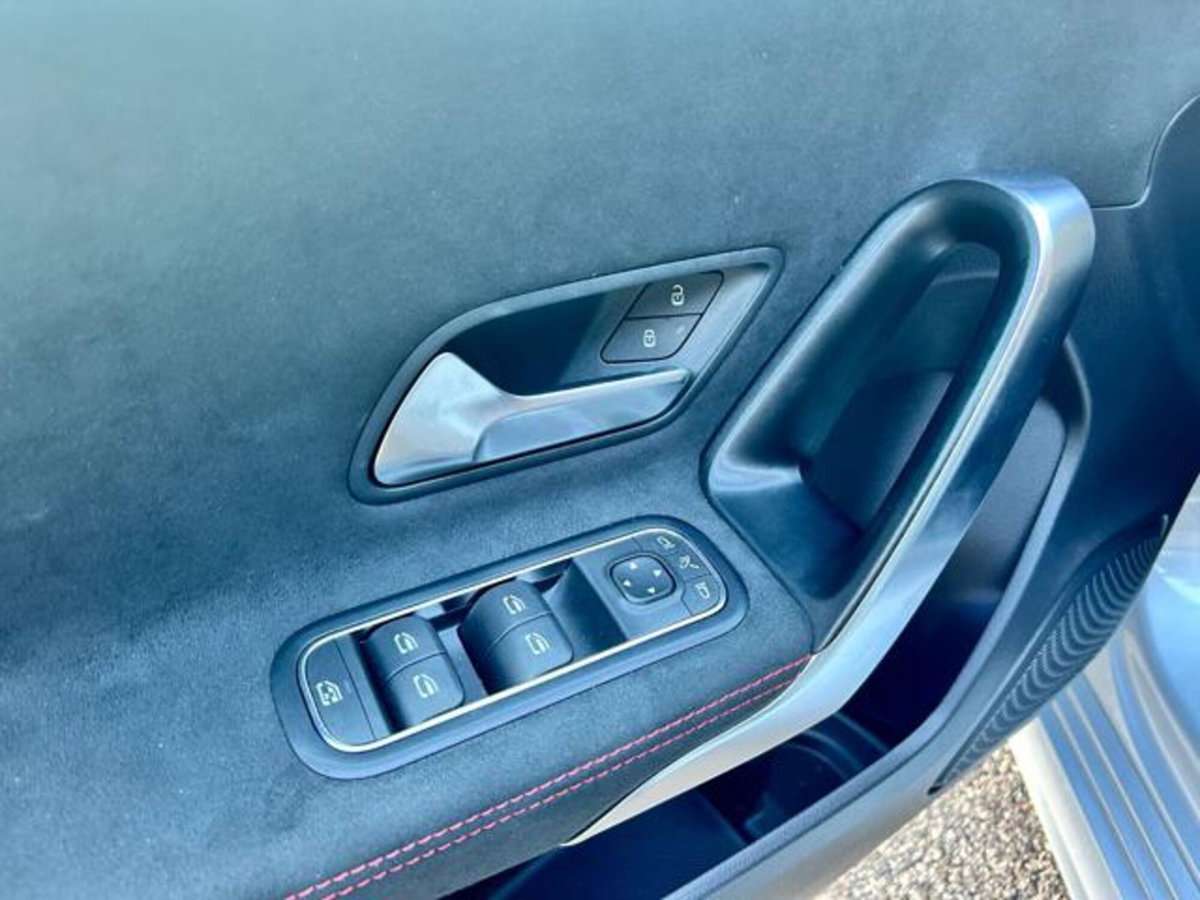 Mercedes-Benz Classe A 200 AMG Line Premium Plus auto (11)