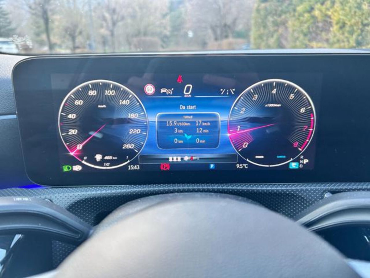 Mercedes-Benz Classe A 200 AMG Line Premium Plus auto (17)