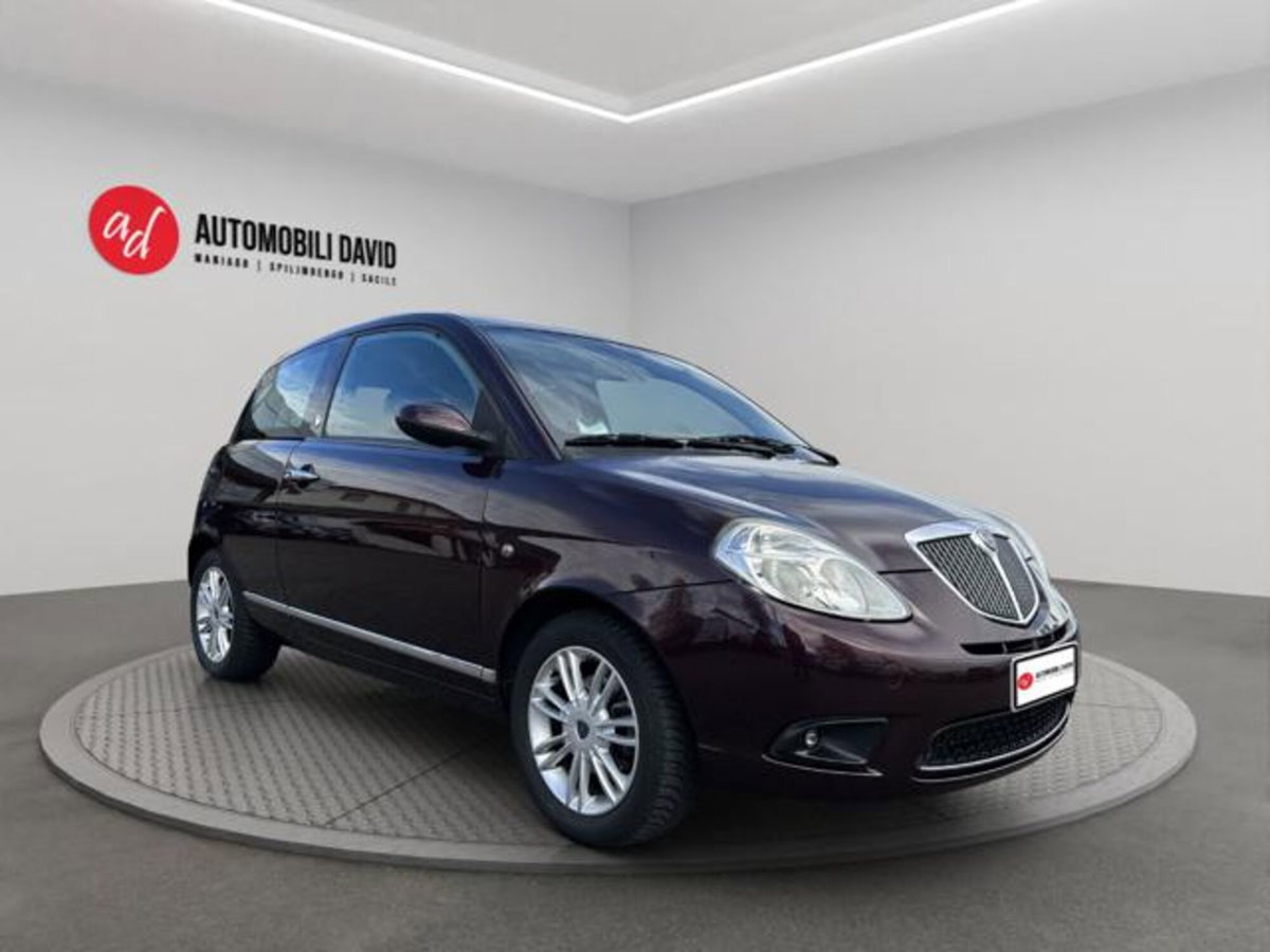 Lancia Ypsilon 1.4 Argento Ecochic GPL (2)
