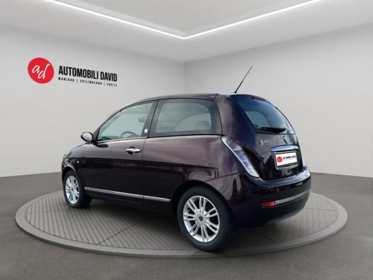 Lancia Ypsilon 1.4 Argento Ecochic GPL (3)