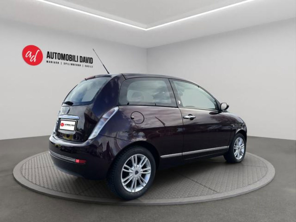 Lancia Ypsilon 1.4 Argento Ecochic GPL (4)