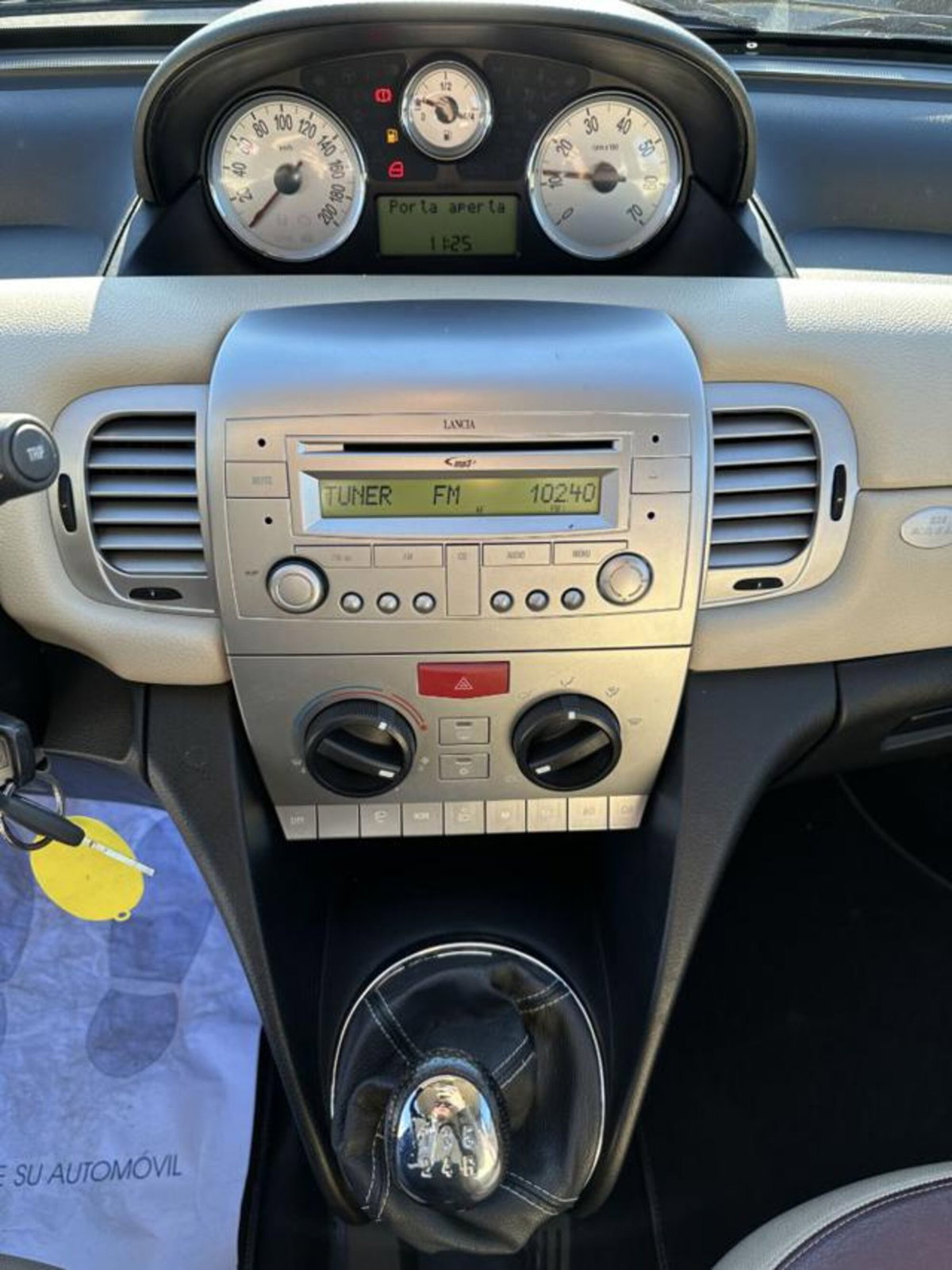 Lancia Ypsilon 1.4 Argento Ecochic GPL (9)