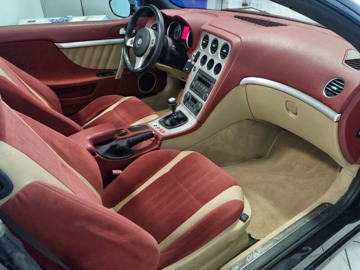 Alfa Romeo Spider 2.4 JTDm Exclusive (11)
