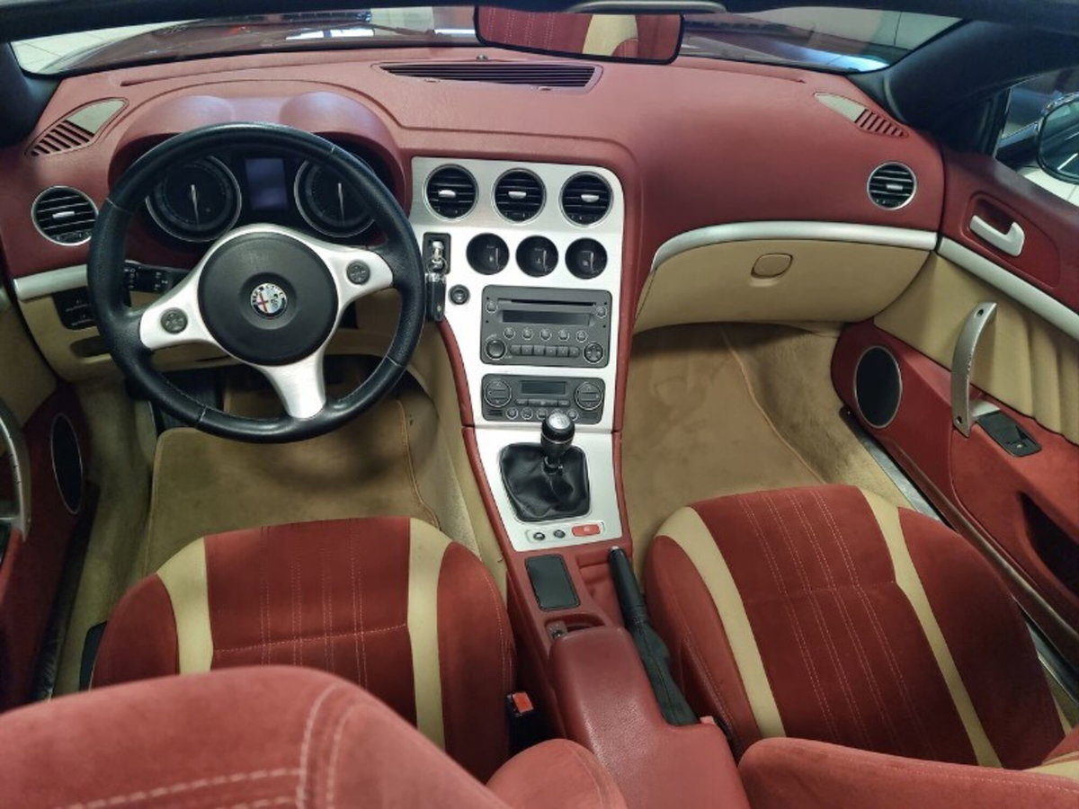 Alfa Romeo Spider 2.4 JTDm Exclusive (12)