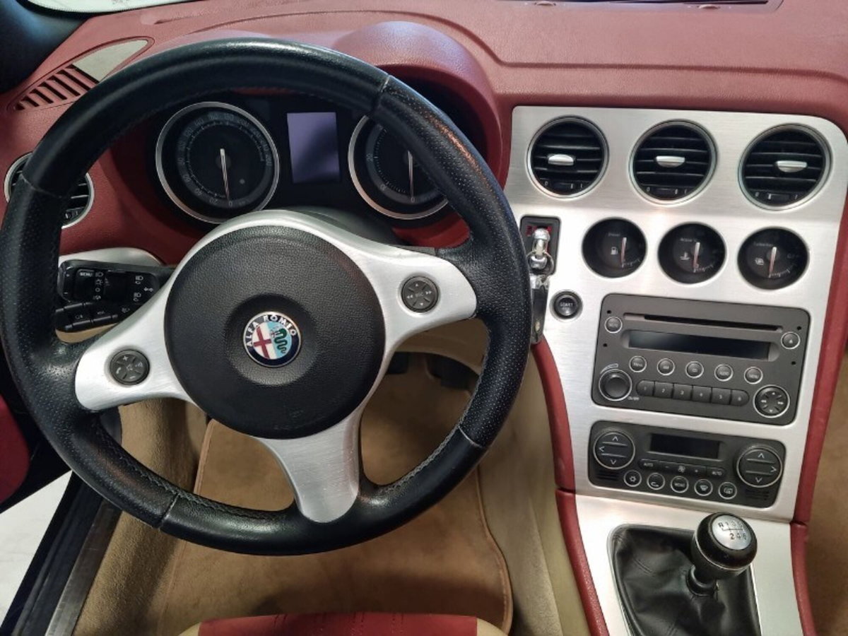 Alfa Romeo Spider 2.4 JTDm Exclusive (9)