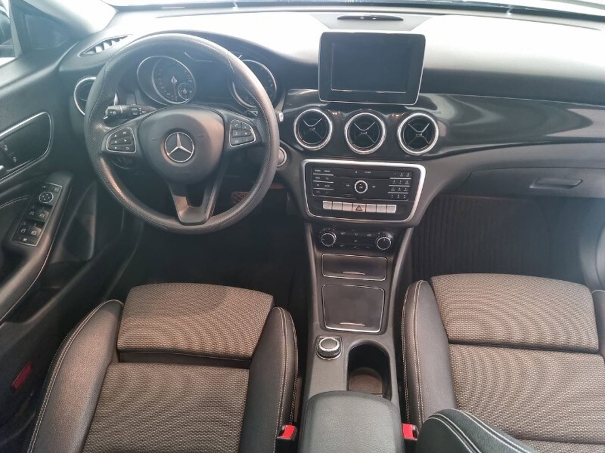 Mercedes-Benz CLA Shooting Brake 180 Business (10)