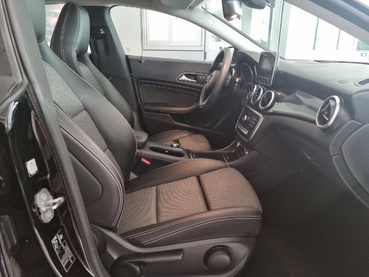 Mercedes-Benz CLA Shooting Brake 180 Business (11)
