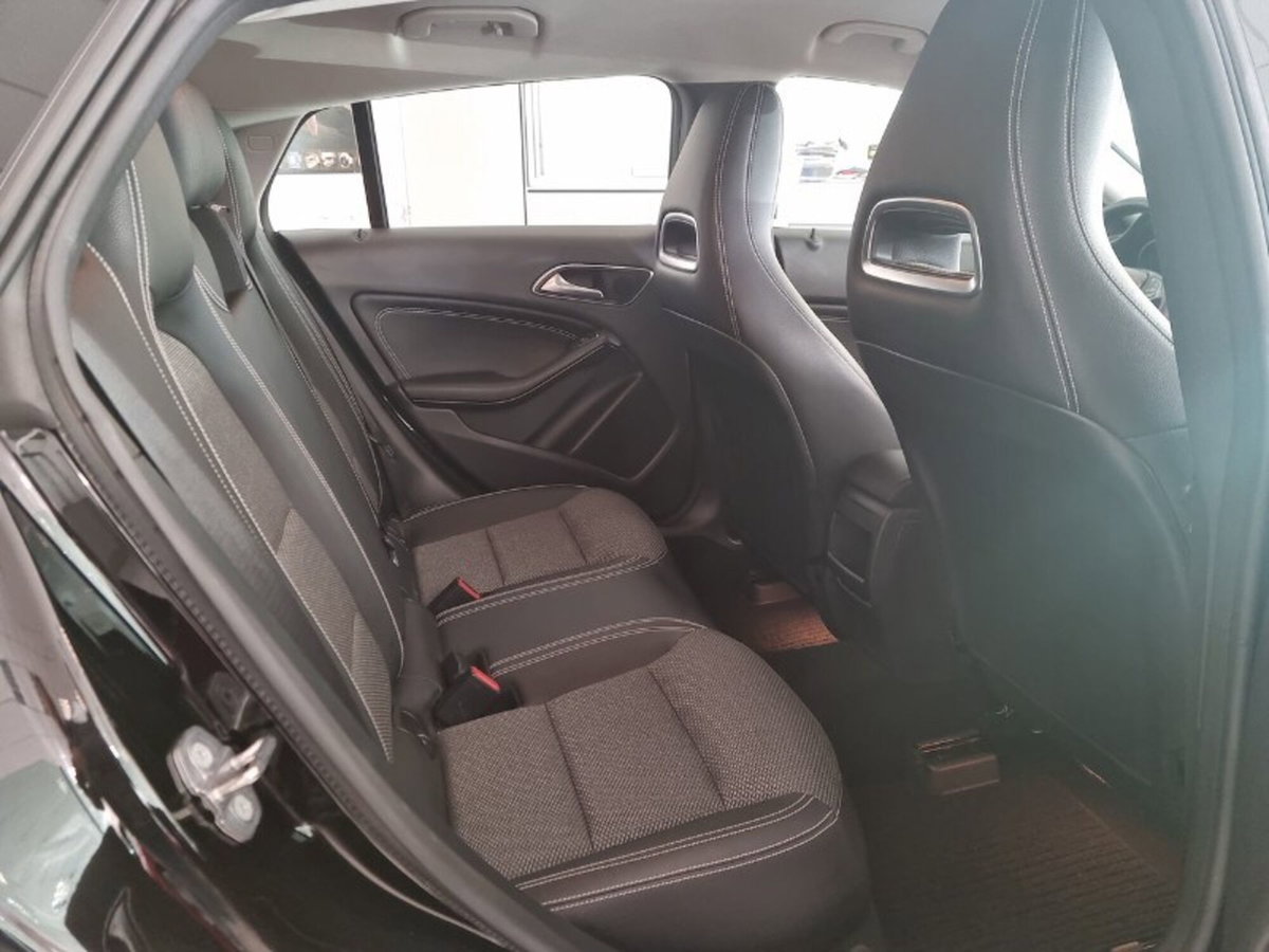 Mercedes-Benz CLA Shooting Brake 180 Business (12)