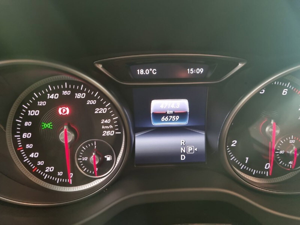 Mercedes-Benz CLA Shooting Brake 180 Business (14)