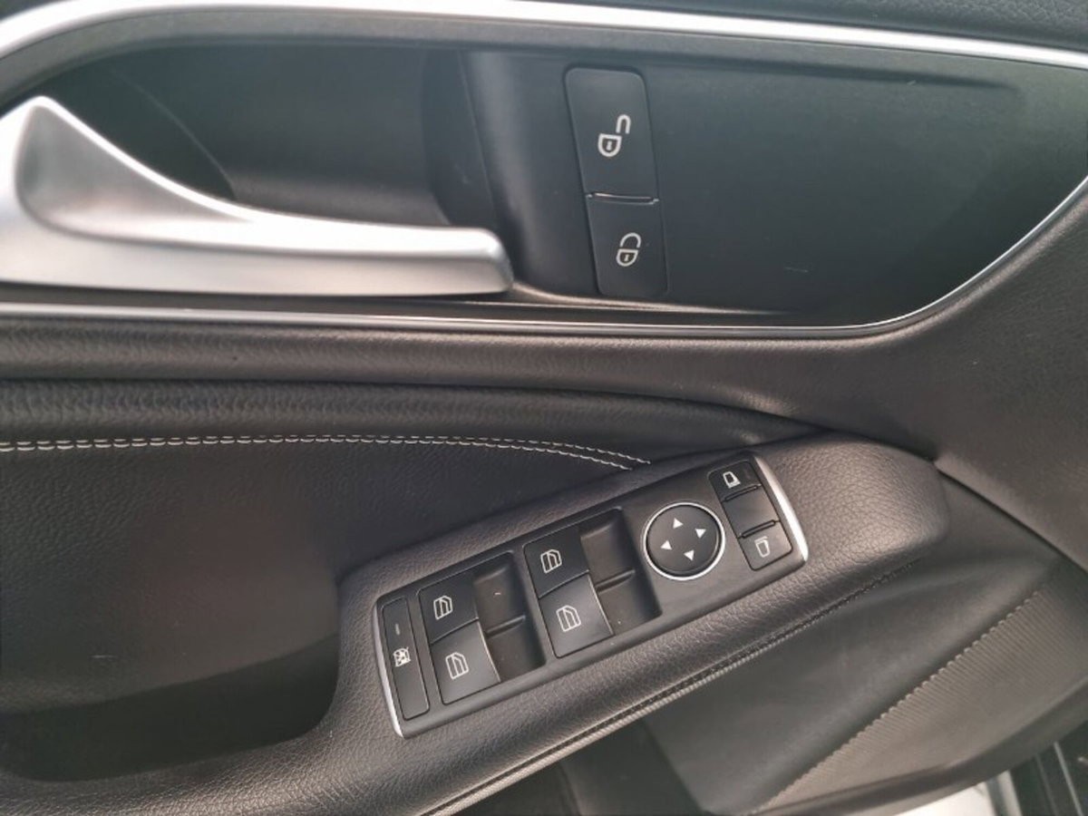 Mercedes-Benz CLA Shooting Brake 180 Business (17)