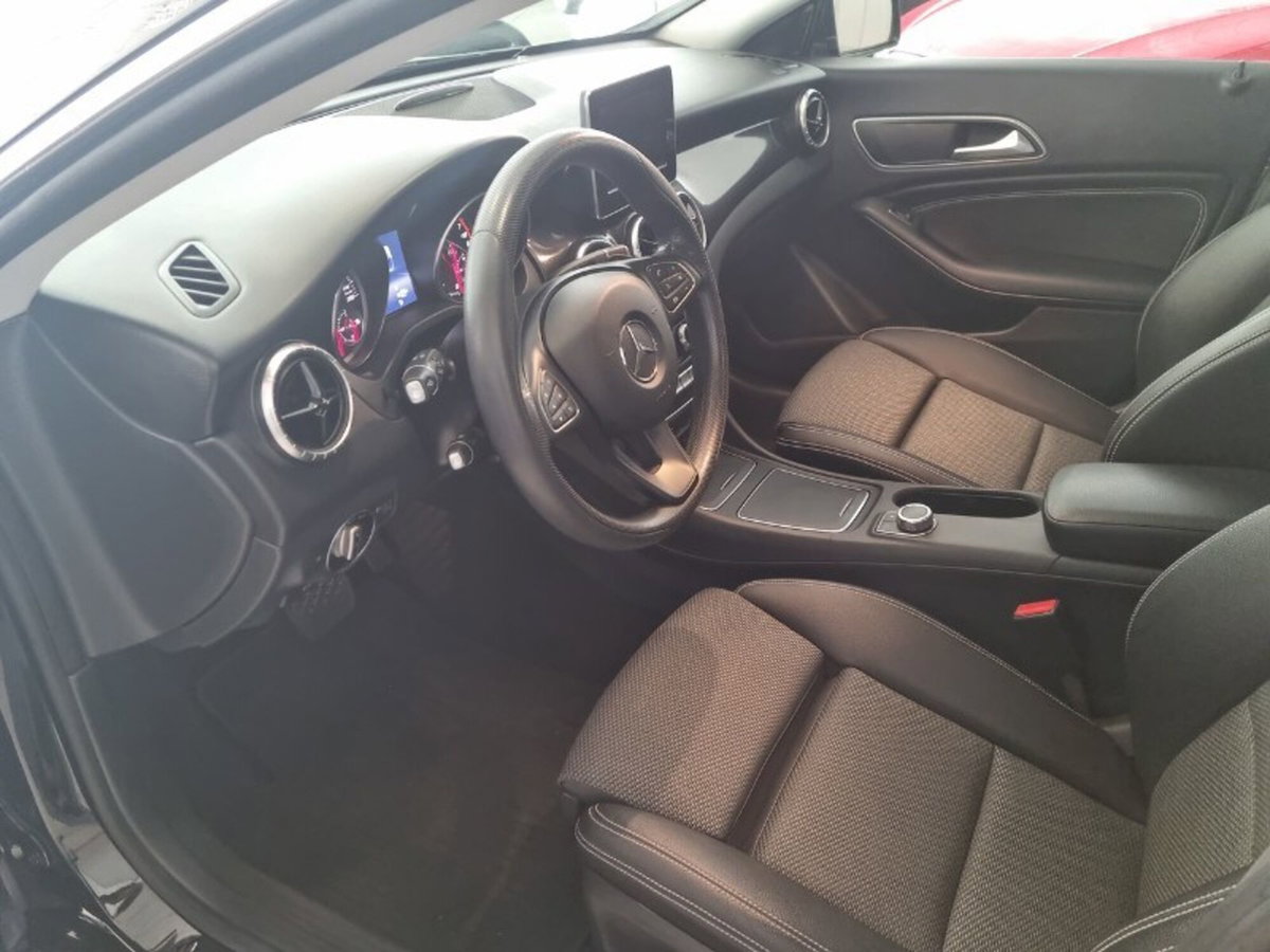 Mercedes-Benz CLA Shooting Brake 180 Business (9)