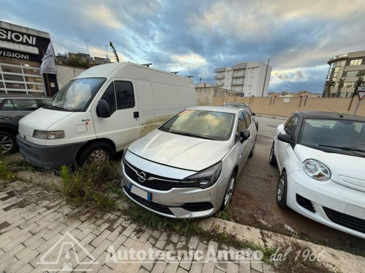 Opel Astra 1.2 Turbo 110 CV S&S 5 porte Business Elegance (4)