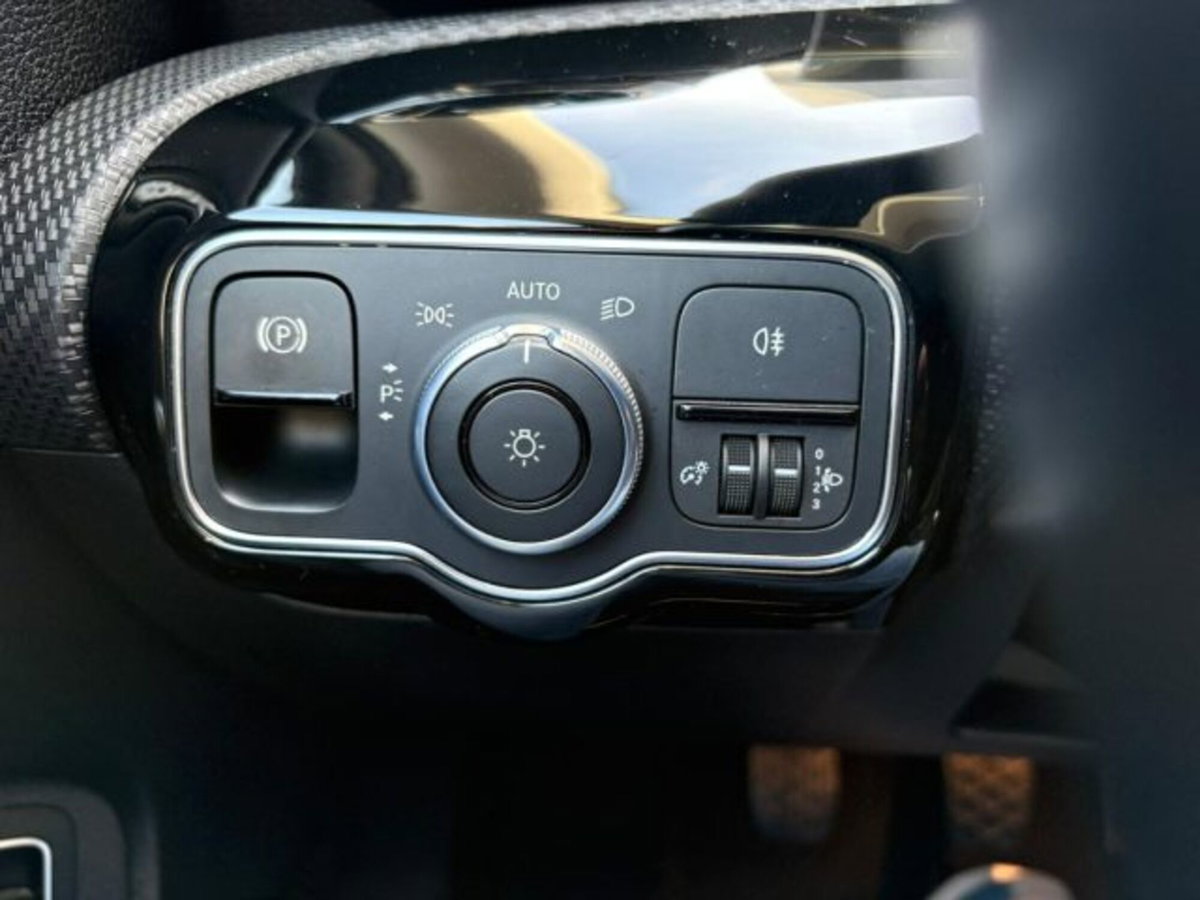 Mercedes-Benz Classe A Sedan 180 d 4p. Executive (13)