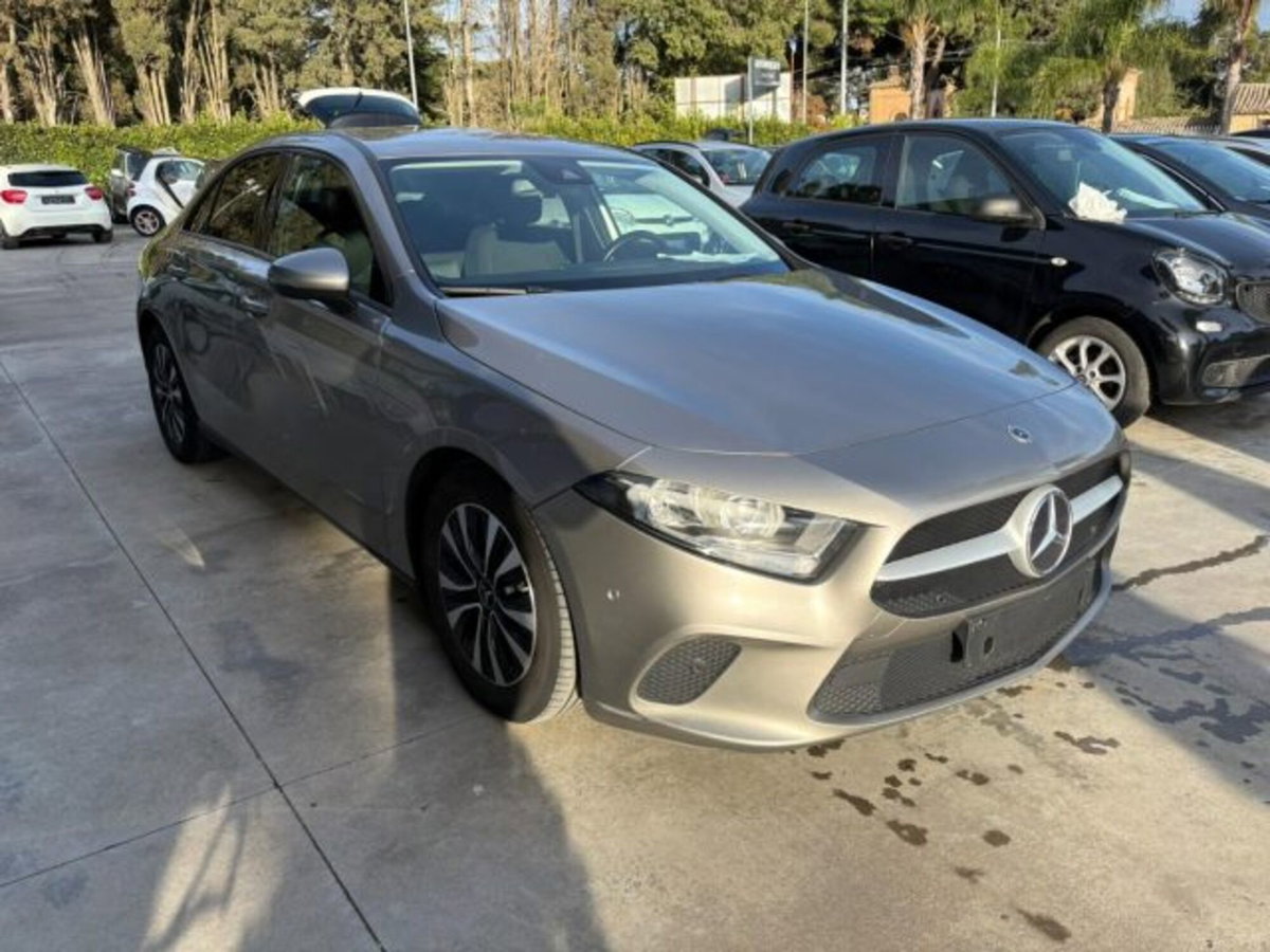 Mercedes-Benz Classe A Sedan 180 d 4p. Executive (3)