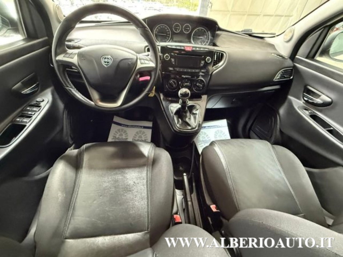 Lancia Ypsilon 1.2 69 CV 5 porte Platinum (11)