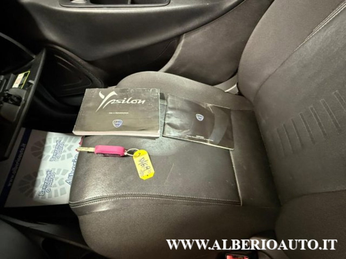 Lancia Ypsilon 1.2 69 CV 5 porte Platinum (15)