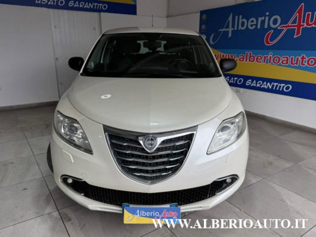Lancia Ypsilon 1.2 69 CV 5 porte Platinum (2)