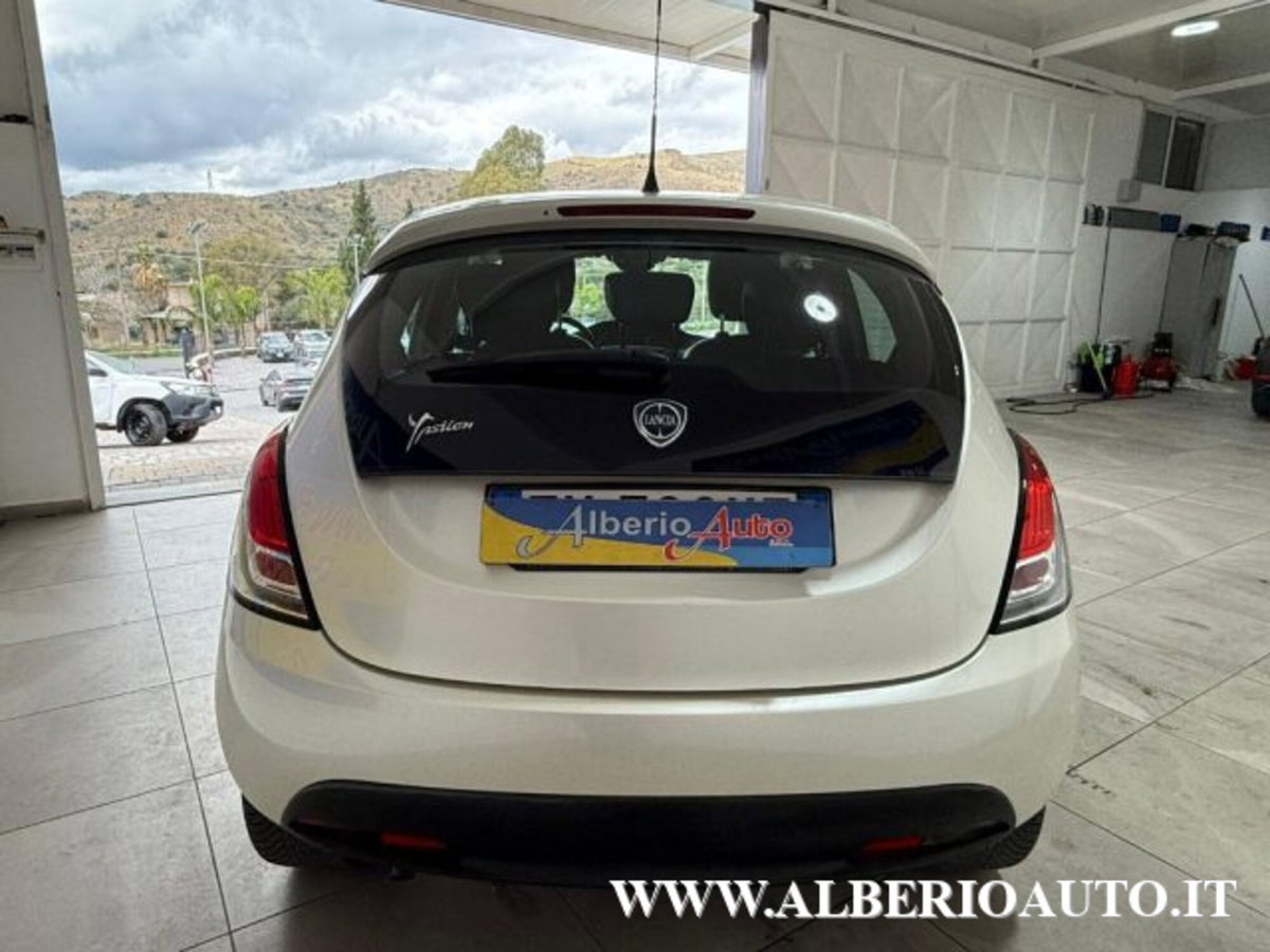 Lancia Ypsilon 1.2 69 CV 5 porte Platinum (5)