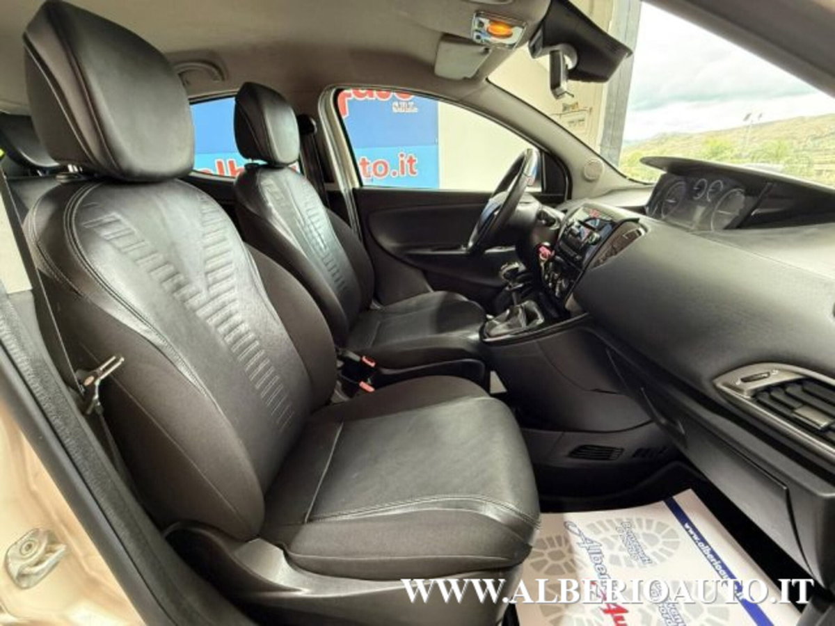 Lancia Ypsilon 1.2 69 CV 5 porte Platinum (7)