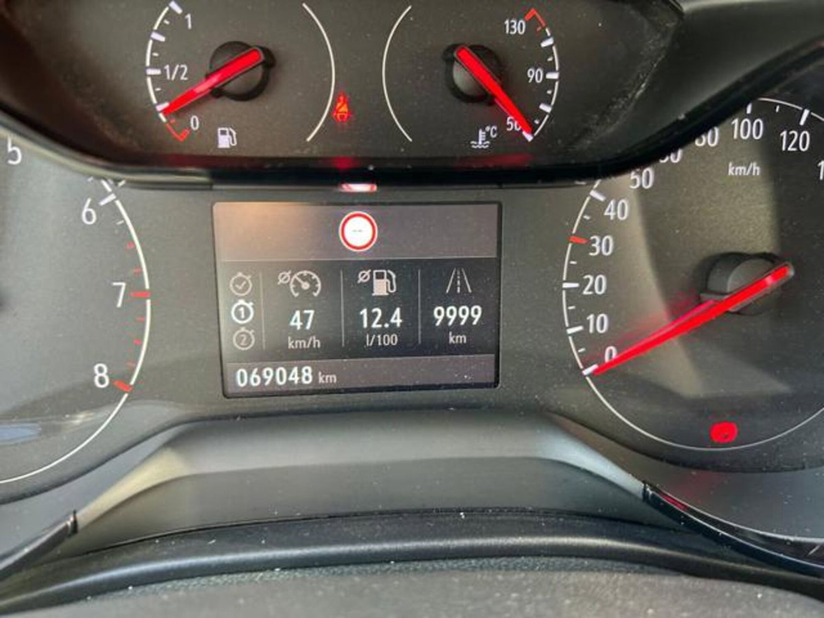 Opel Corsa 1.2 Edition (8)