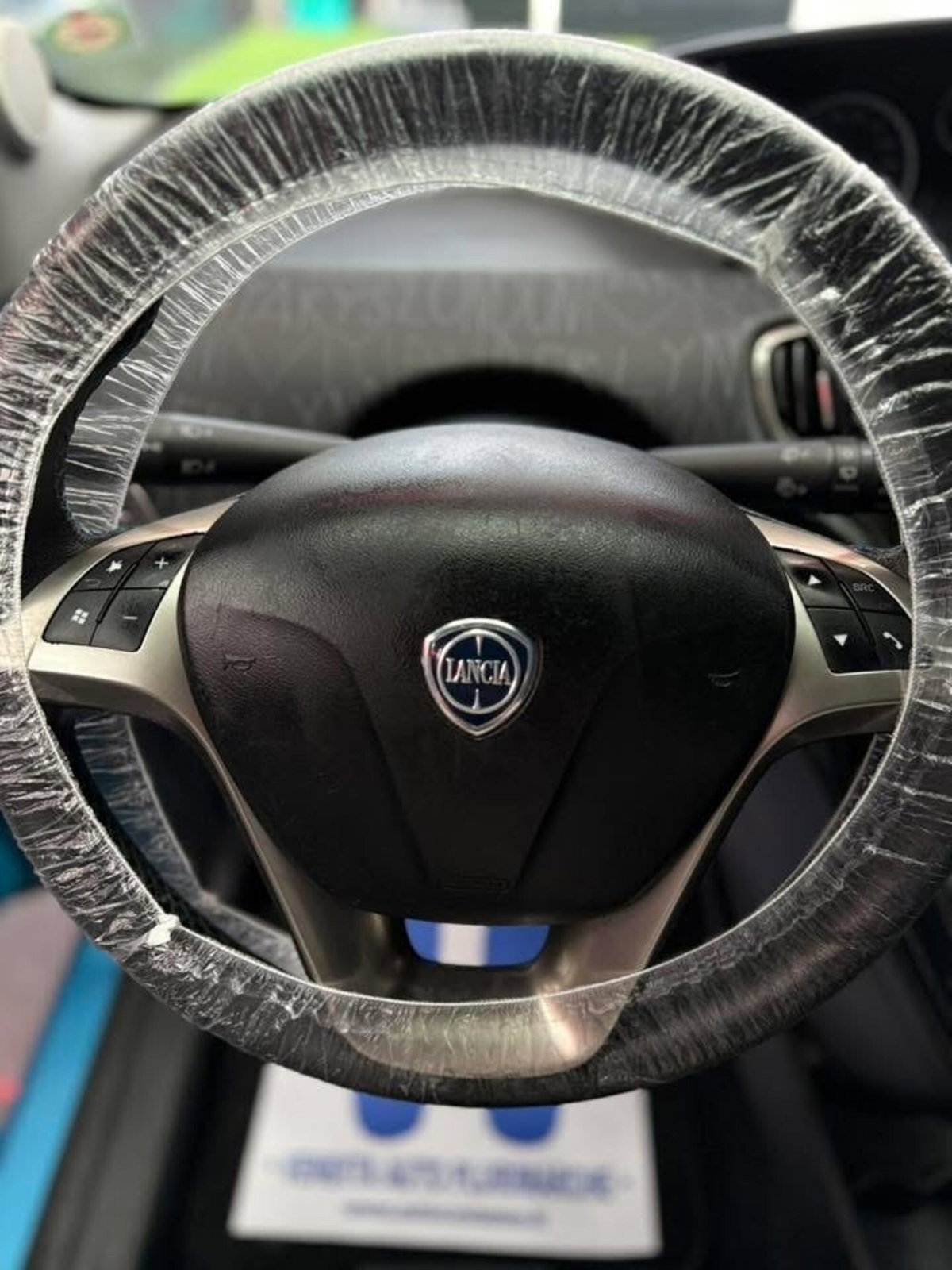 Lancia Ypsilon 0.9 TwinAir 85 CV 5 porte Metano Ecochic Elefantino (11)